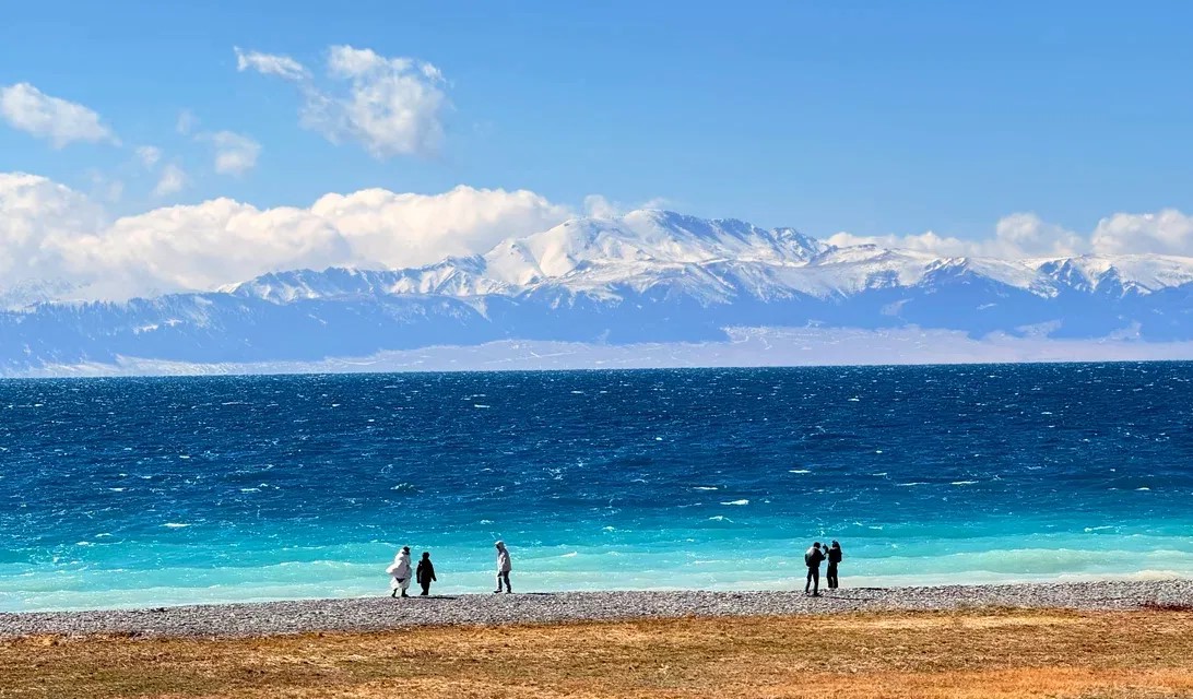 8-Day Trip: ซินเจียงเหนือ หมู่บ้านเหอมู่ ทะเลสาบคานาสือ ทะเลสาบไซหลี่มู่